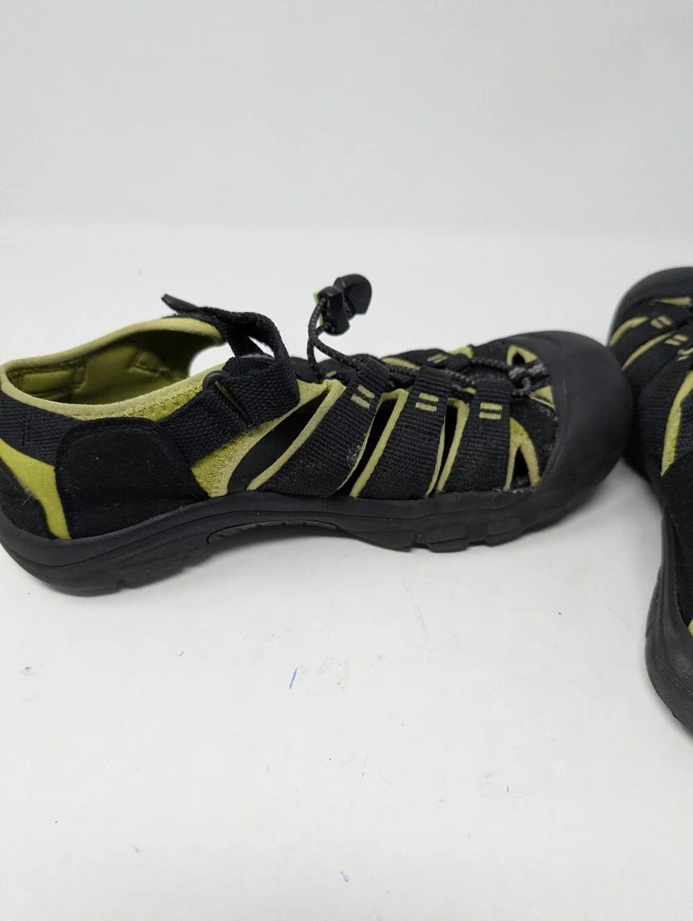 KEEN Newport H2 Youth 5 Hiking Sandals Waterproof Black Green Kids Women's 6.5/7